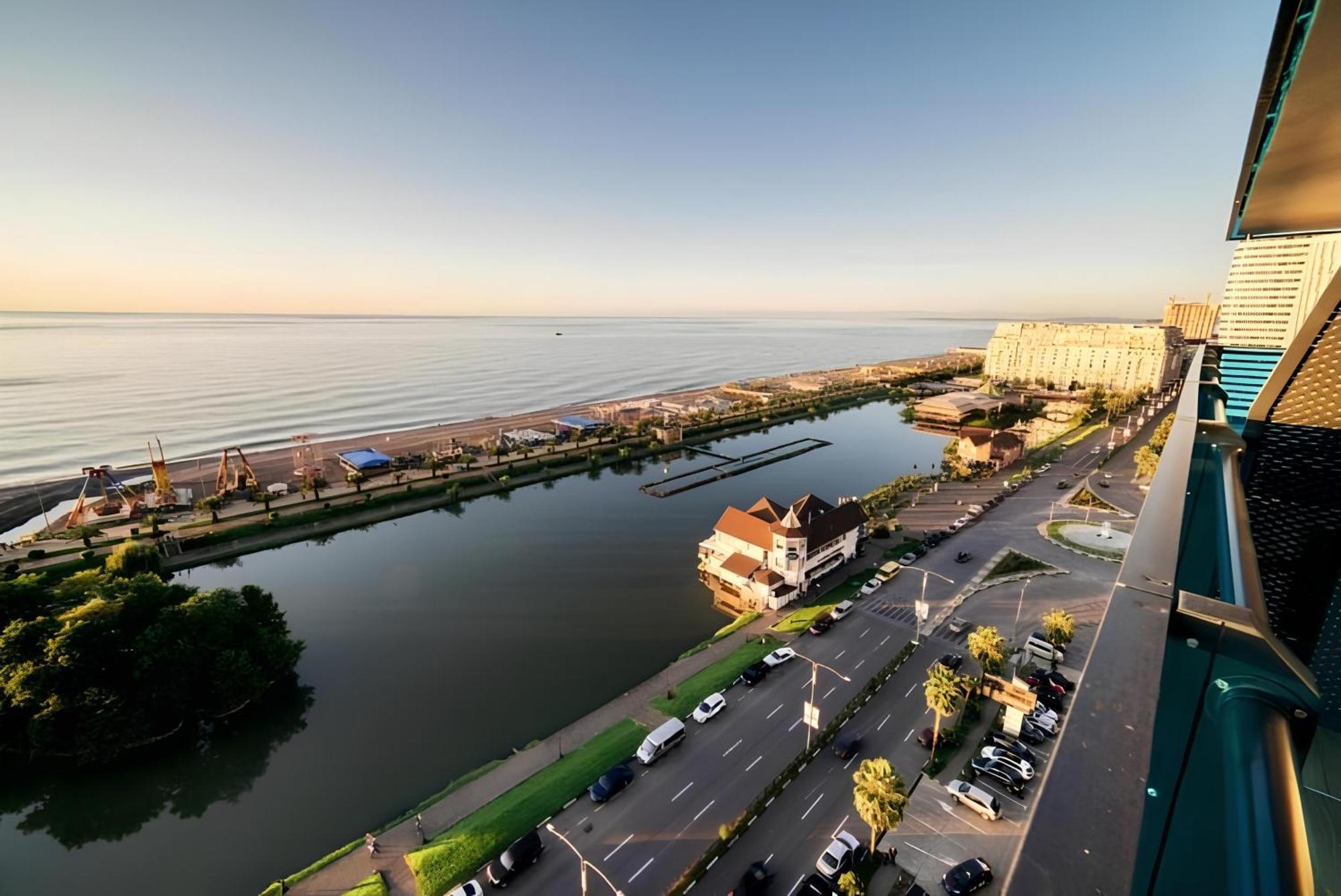 Panorama Seaview Batumi Lux Orbi City Exterior photo